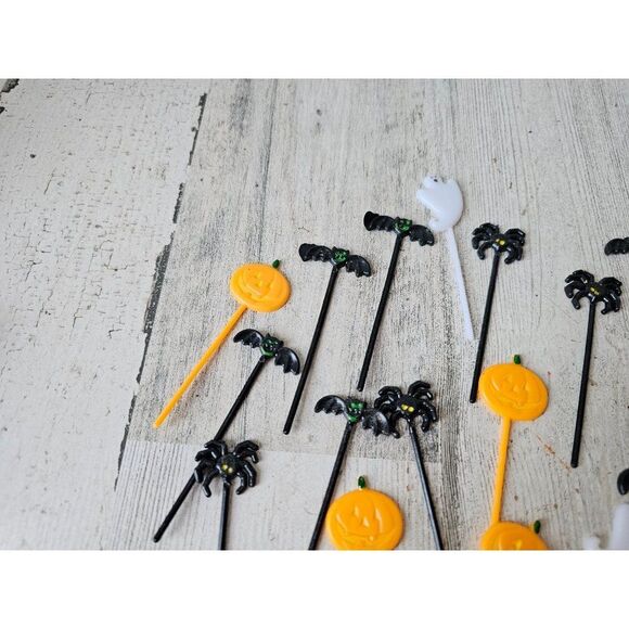 Vintage plastic cupcake cake Halloween pic pumpkin ghost bat spider set of 45 - Picture 6 of 6